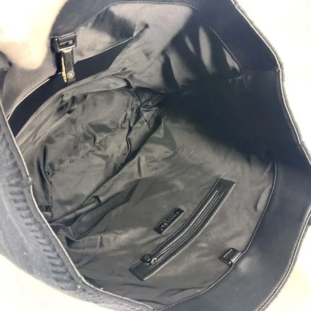 CHANEL Black Leather Logo Shoulder Bag - Picture 10 of 16